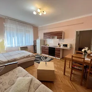 revay-apartment.szeged-hotels.com/